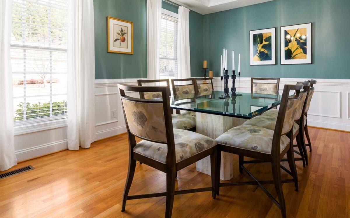 How to Choose the Best Fabric for Dining Room Chairs