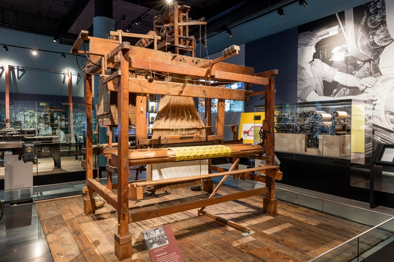 The Jacquard loom: Innovation in textiles and computing | National Museums Scotland