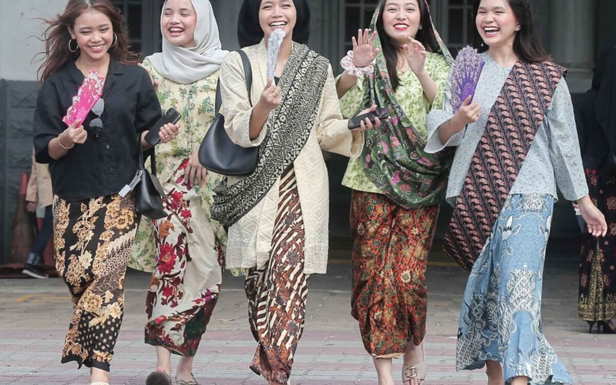 Batik Fashion Guide: How to Wear Traditional Prints in a Modern Way