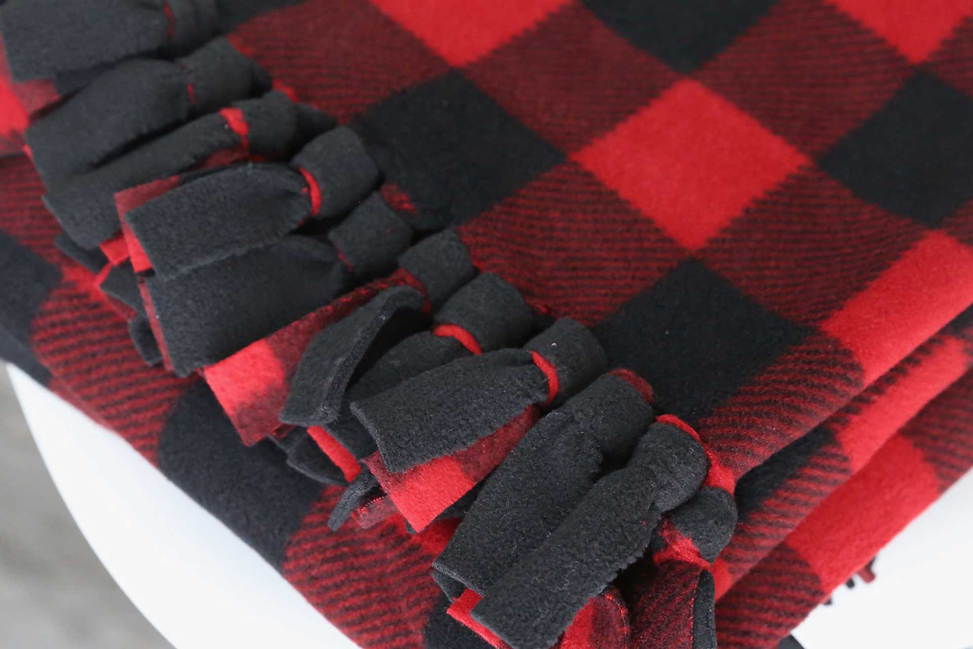 Best Fabric for Tie Blankets: Is Fleece Really the Best Choice? fleece tie blanket material