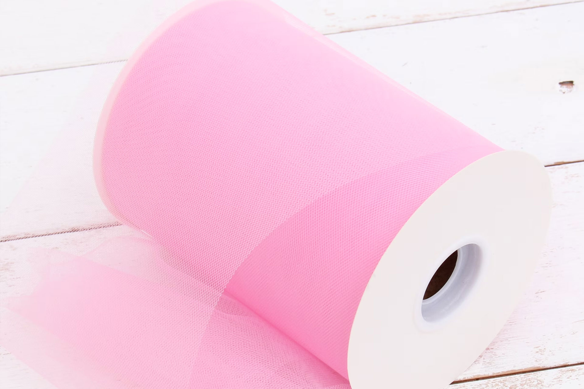 how many yards are in a roll of tulle