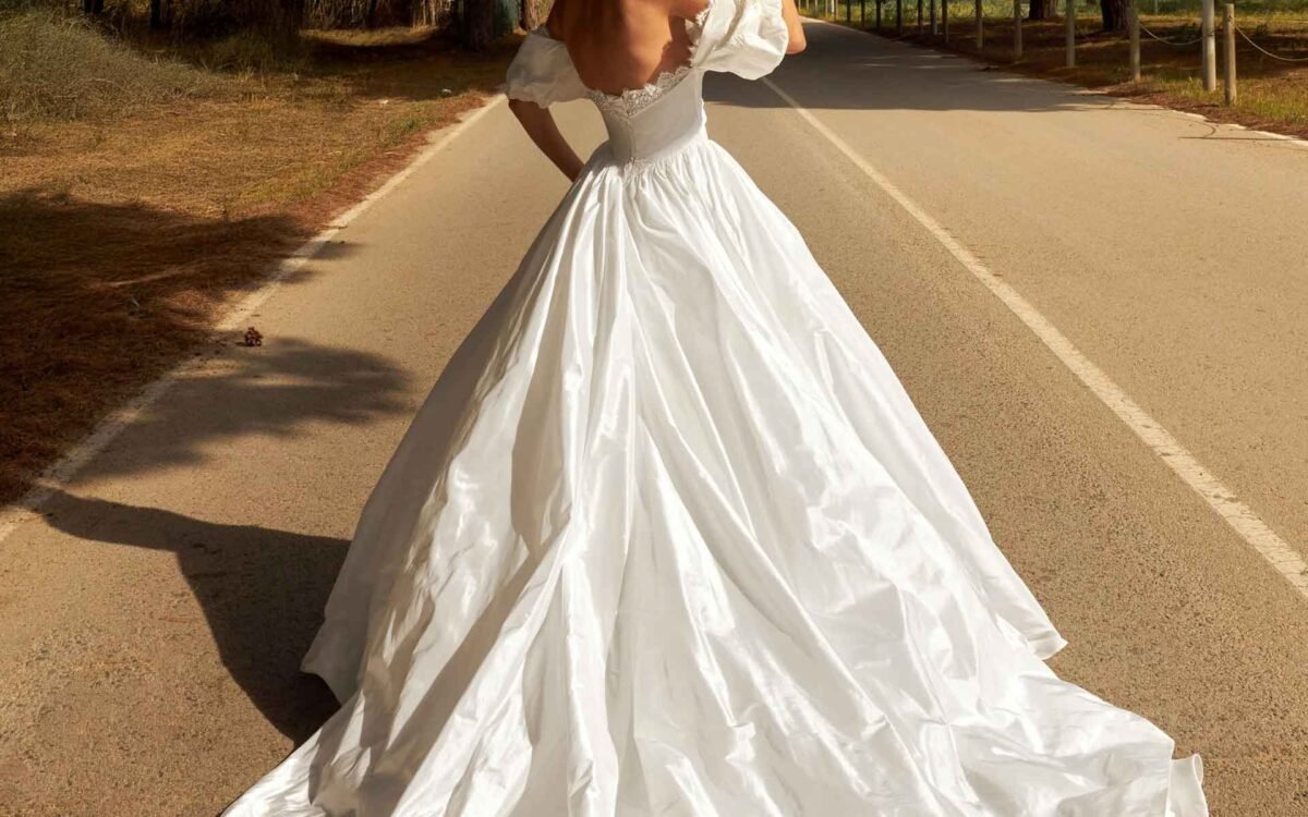 The Elegance of Taffeta Wedding Dresses: Why Designers Love Silk Taffeta Gowns